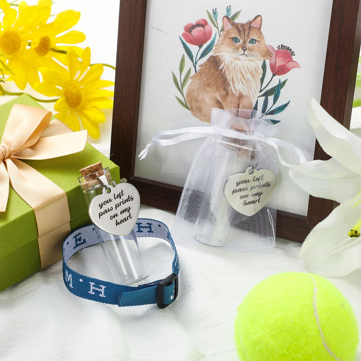 Nuenen 2 Pcs Pet Hair Glass Memorial Bottle Dog Keepsake Memorial Pet Loss Memory Sympathy Gift Vials for Hair with Heart Shape Ornaments White Organza Bags Cat Keepsake Glass for Ashes Fur Urn Nuenen