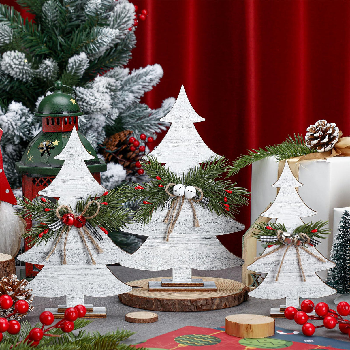 Huwena 3 Pcs Christmas Wooden Table Sign Tabletop Christmas Tree Shaped Decorations Handmade Rustic Decorative Trees with Pine Needle Berry Rope Bow Neutral Christmas Decor for Xmas Home Office Mantel Huwena