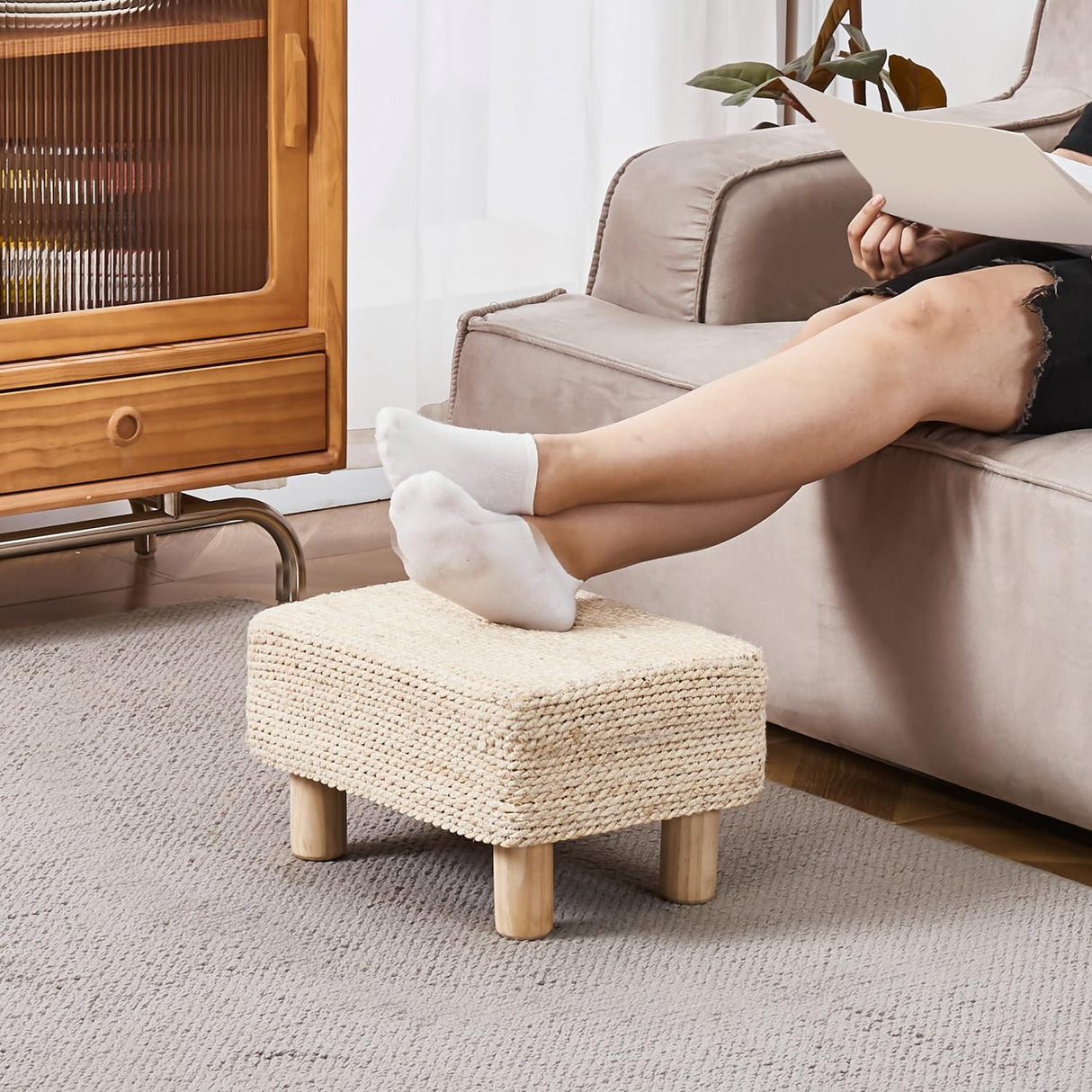 Wimarsbon Natural Seagrass Footstool Ottoman Rectangular Footrest Pouf Ottomans with Wooden Legs Hand Weave Step Stool for Living Room Bedroom Entryway Natural White Wimarsbon