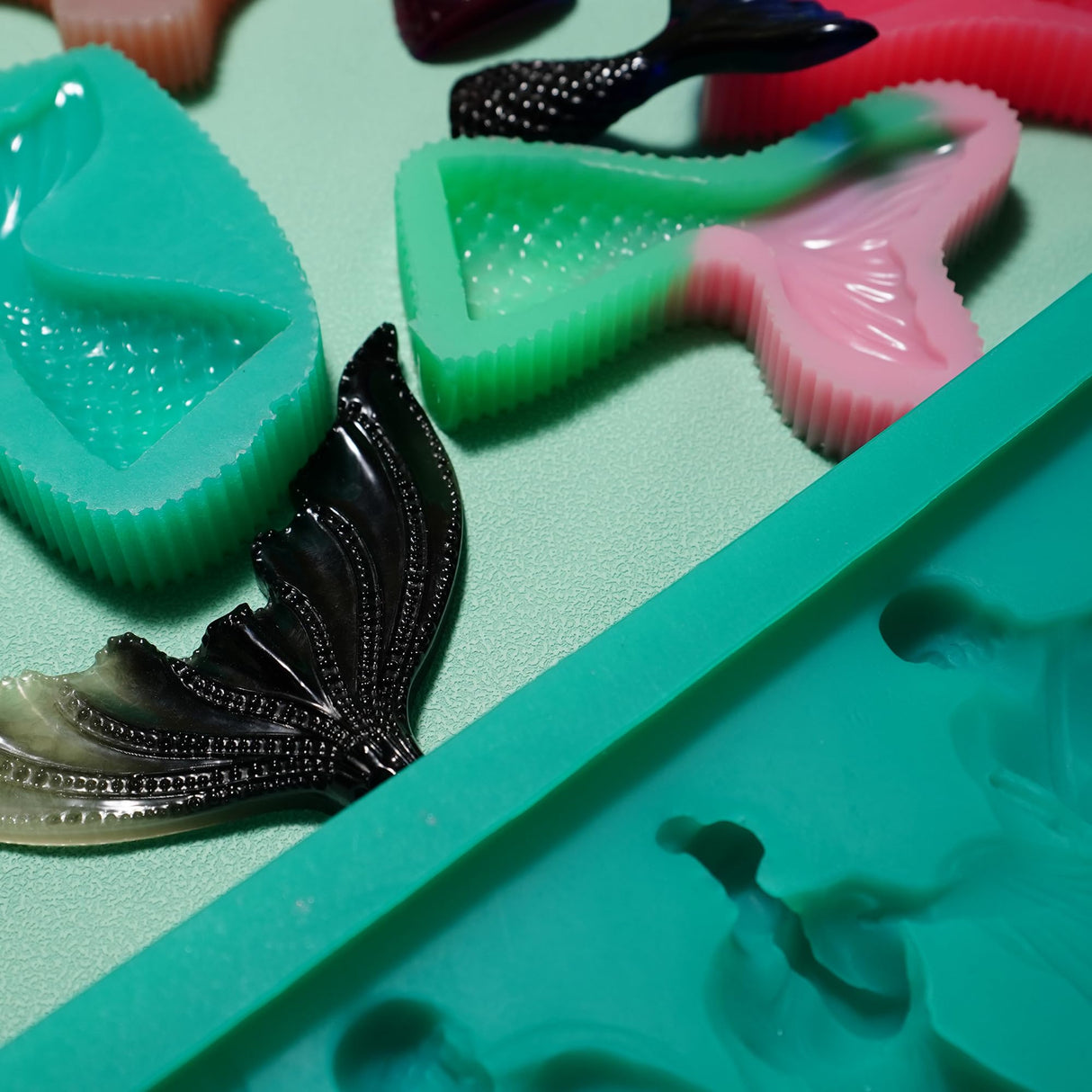 Silicone Mold Making Kit - Super Elastic Silicone for Mold Making - Platinum Mold Making Silicone 2 Gallons Kit- 1:1 Mixing Ratio - Ideal for Resin Molds, Silicone Molds, Soap Molds Jade Green BBDINO