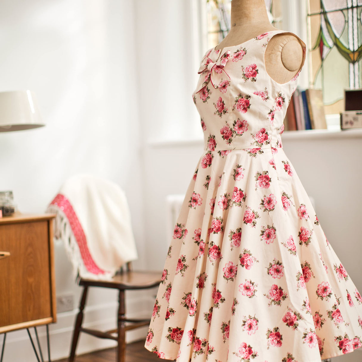 Brother CS7205 Computerized Machine, 150 Built Stitches, 1 Font, Wide Table, 11 Sewing Feet, White Brother