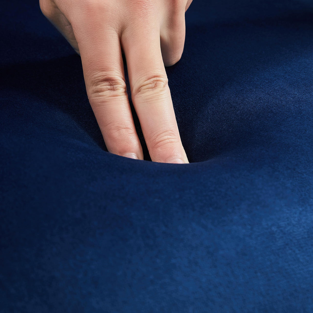 Yaheetech Velvet Club Chair, Modern Tufted Accent Chair with Armrest, Upholstered Barrel Chair with Solid Legs for Living Room/Bedroom/Study/Waiting Room, Navy Blue Yaheetech