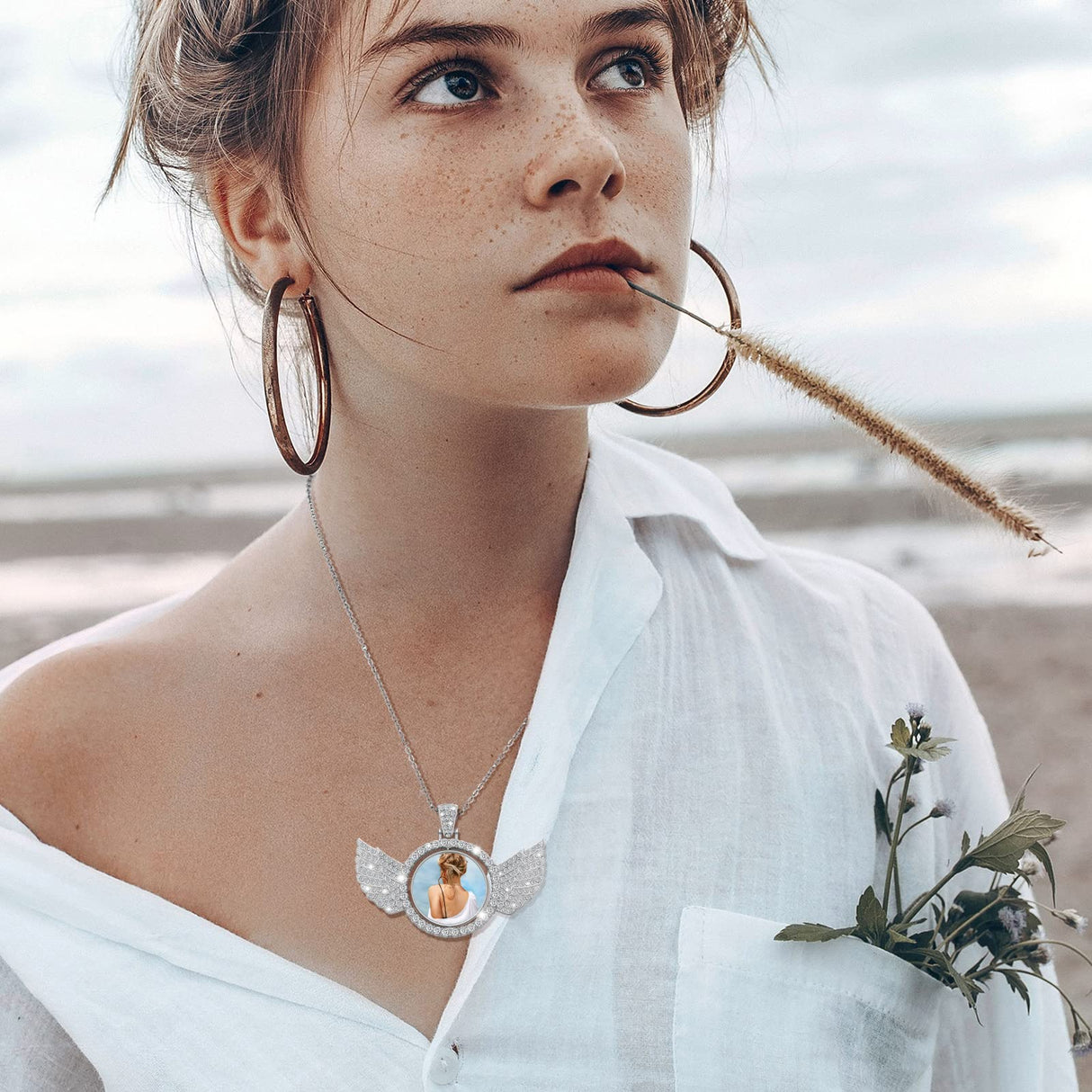 Junkin 18 Pieces Sublimation Rhinestone Wing Bezel Pendant Trays Set Including 6 Double Sided Rhinestone Trays Pendant Charms with 12 Sublimation Blank Discs for Jewelry Making (Silver) Junkin