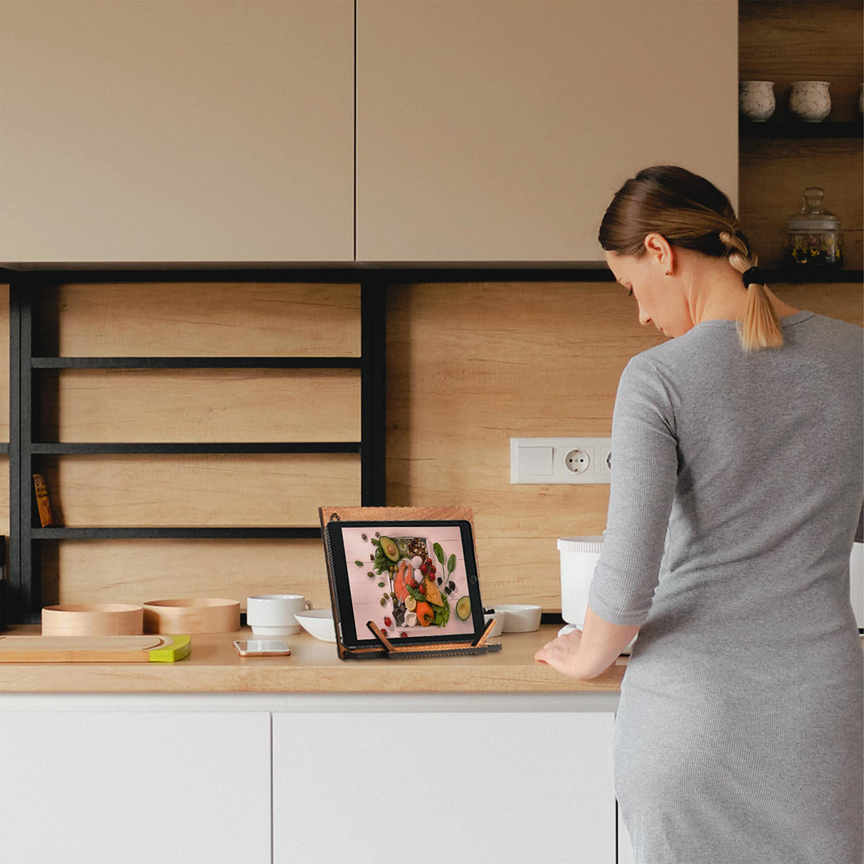 TILISMA Wooden Cook Book Stand β Handmade Walnut Book Holder for Reading Hands Free β Cookbook Stand for Kitchen Counter β Recipe Holder β Reading Accessories for Kitchen β Cookbook in Ipad and Tablet TILISMA