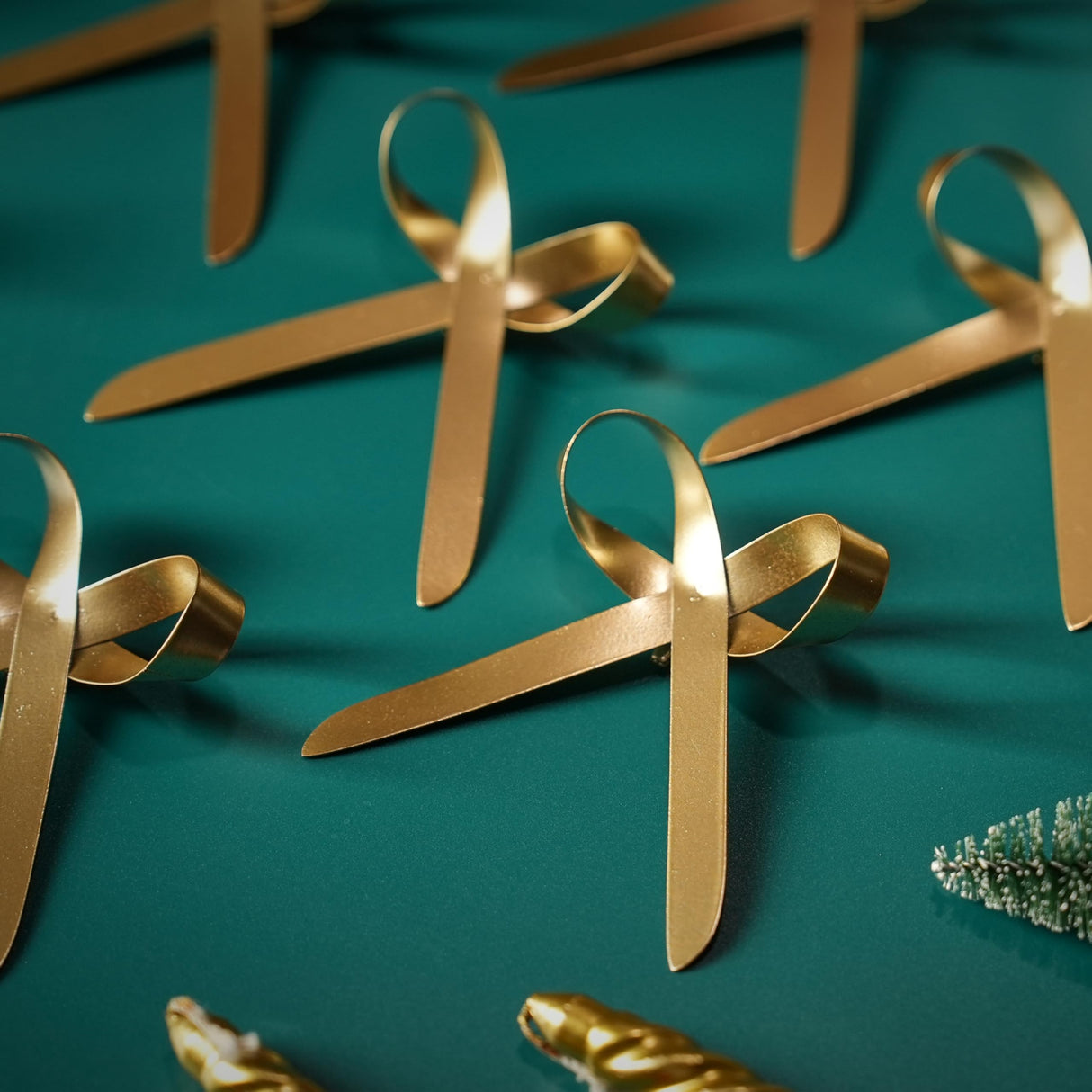 FESTGLOX Metal Bows for Christmas Tree, 12Pcs Gold Bow Ornaments with Clip for Xmas Tree Topper, Wreaths, Garland Decor, Elegant Festive Decoration FESTGLOX