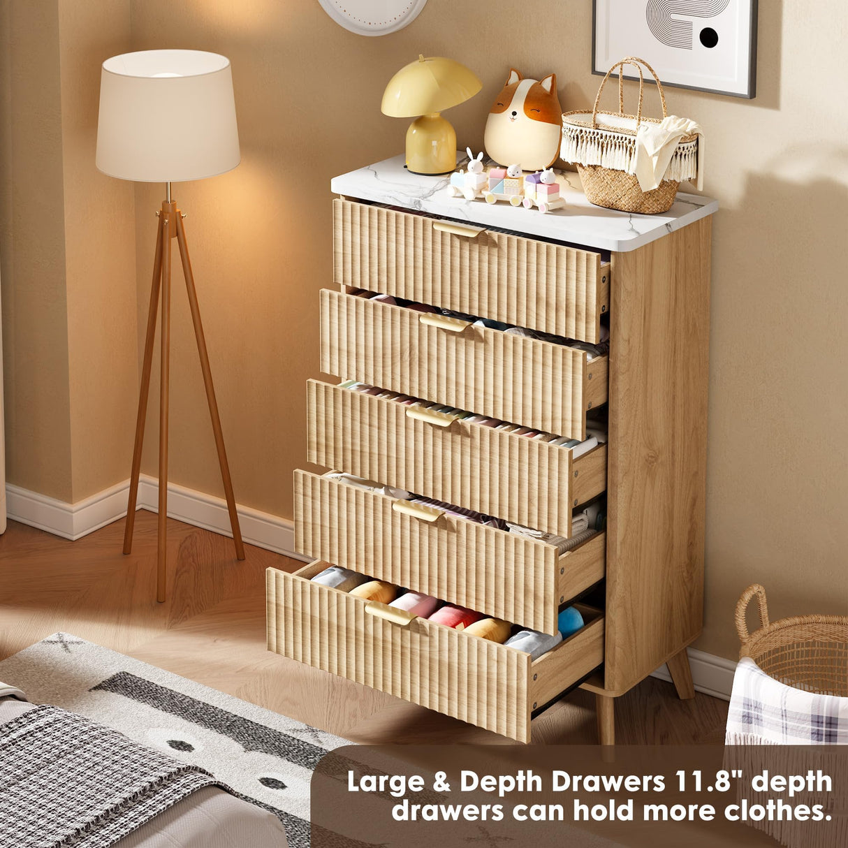 Garvee 5 Drawers Dresser for Bedroom, 47.2" Tall Dressers with Curved Profile Design, Fluted Wood Drawers with Gold Handle, Modern Chest of Dressers with Thickened Design for Living Room, Natural Garvee