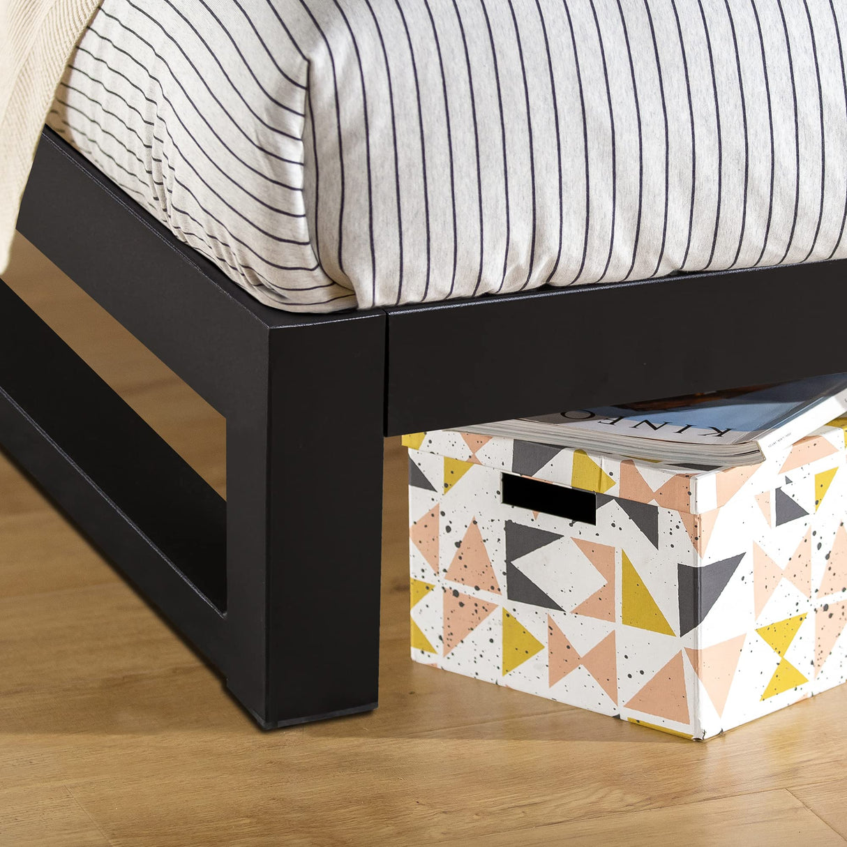 ZINUS Trisha 7 Inch Metal Platform Bed Frame, Wood Slat Support, No Box Spring Needed, Easy Assembly, Queen ZINUS