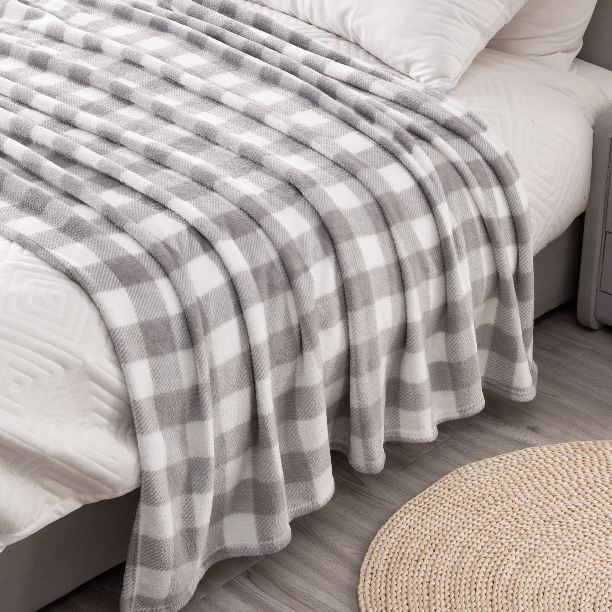 BEDELITE Fleece Throw Blanket for Couch Sofa Bed, Buffalo Plaid Decor Grey and White Checkered Blanket, Cozy Fuzzy Soft Lightweight Warm Blankets for All Seasons BEDELITE