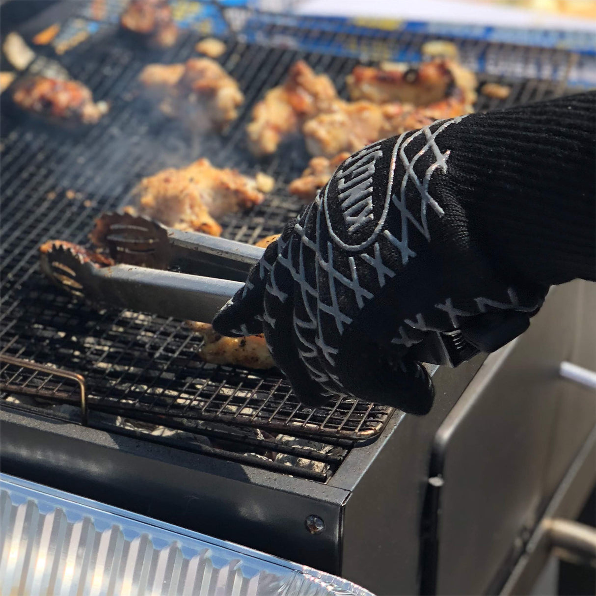 Kingsford Extreme Heat BBQ Grill Gloves, 2 Count | Heat Resistant Barbecue Gloves | The Ultimate Heat Barrier Silicone Grilling Gloves with Anti-Slip Safe Grip, Black, 1 Size Fits All Kingsford