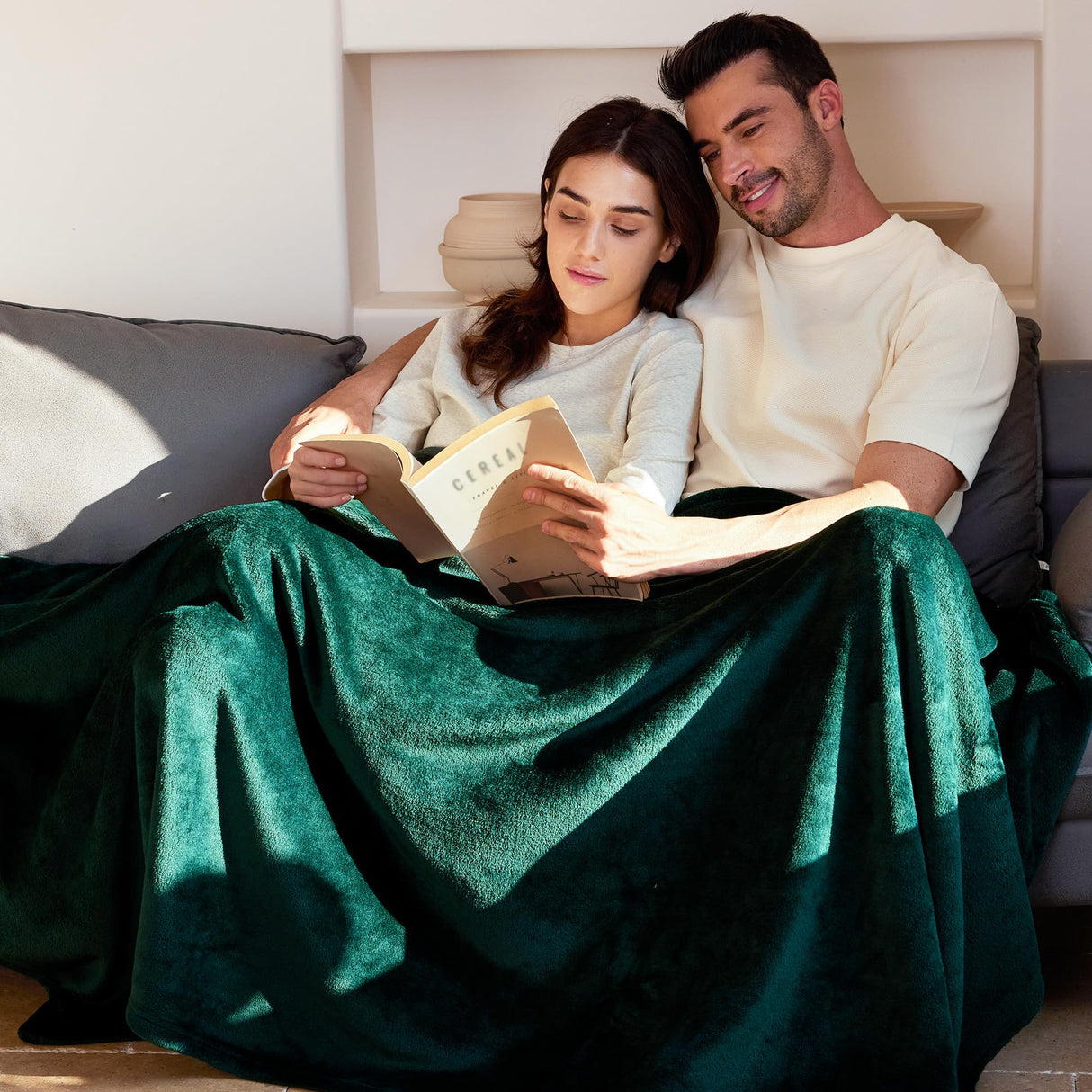 Exclusivo Mezcla Extra Large Fleece Throw Blanket for Couch, Sofa, 300GSM Super Soft and Warm Blankets, Forest Green Throw All Season Use, Cozy, Plush, Lightweight, 50x70 Inches Exclusivo Mezcla