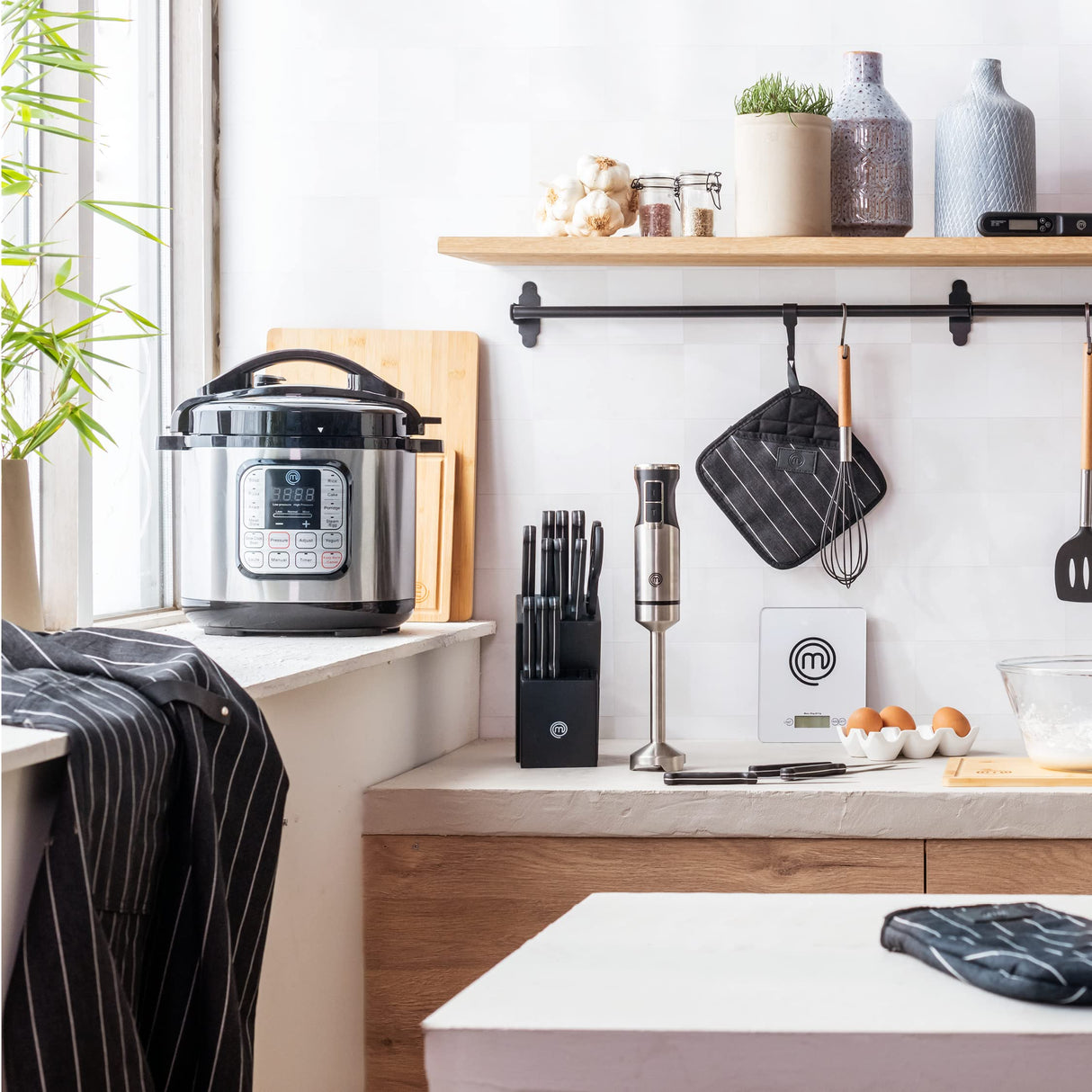 MasterChef Electric Pressure Cooker 10 in 1 Instapot Multicooker 6 Qt, Slow Cooker, Vegetable Steamer, Rice Maker, Digital Programmable Insta Pot with 18 Cooking Presets, Stainless Steel, Non Stick MasterChef