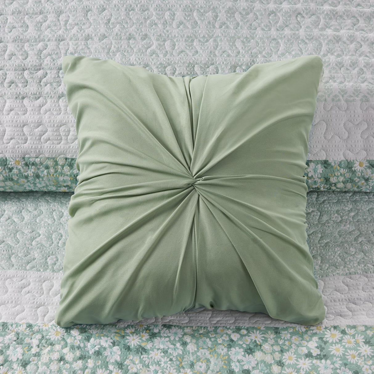 Madison Park Quilt Set, Seersucker Floral Coverlet for King Size Bed, All Season Lightweight Bedding, Farmhouse Quilt Set, Vermicelli Quilting, Throw Pillow, Caralie, King/Cal King Green 4 Piece Madison Park