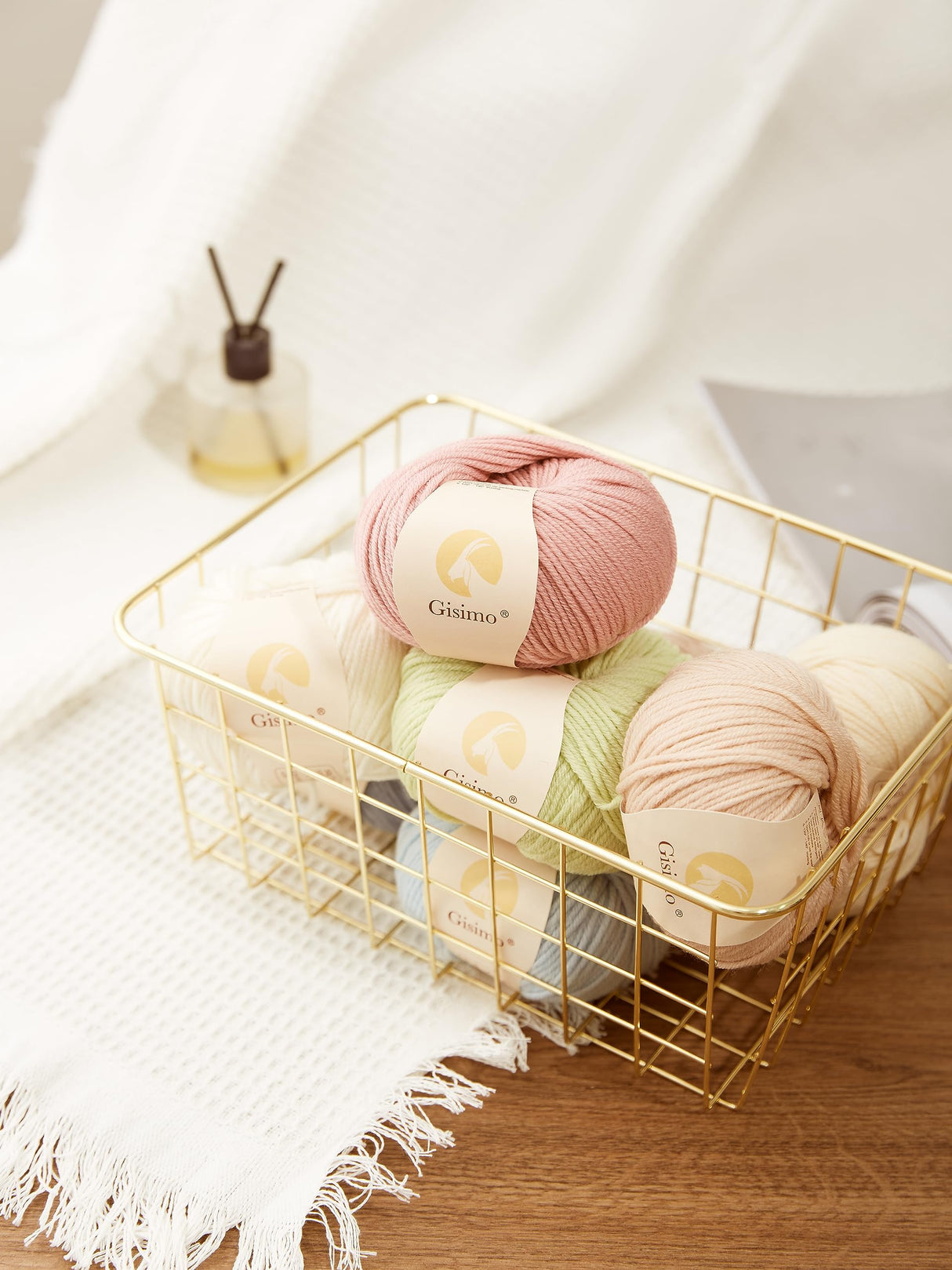 Gisimo 100% Merino Wool Yarn, 6-Ply Luxurious and Soft Yarn for Hand Knitting & Crocheting, 1.76 OZ/50g, 127 yds/116 Meters (Light Pink, 1 Ball) Gisimo
