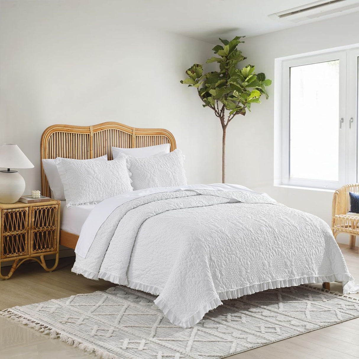 HORIMOTE HOME White Ruffled Quilt Queen Size, Stone-Washed Microfiber Lightweight Crinkled Farmhouse Rustic Shabby Chic Bedding Set, 3 Pieces Reversible Bedspread with Pillow Shams for All Season HORIMOTE HOME