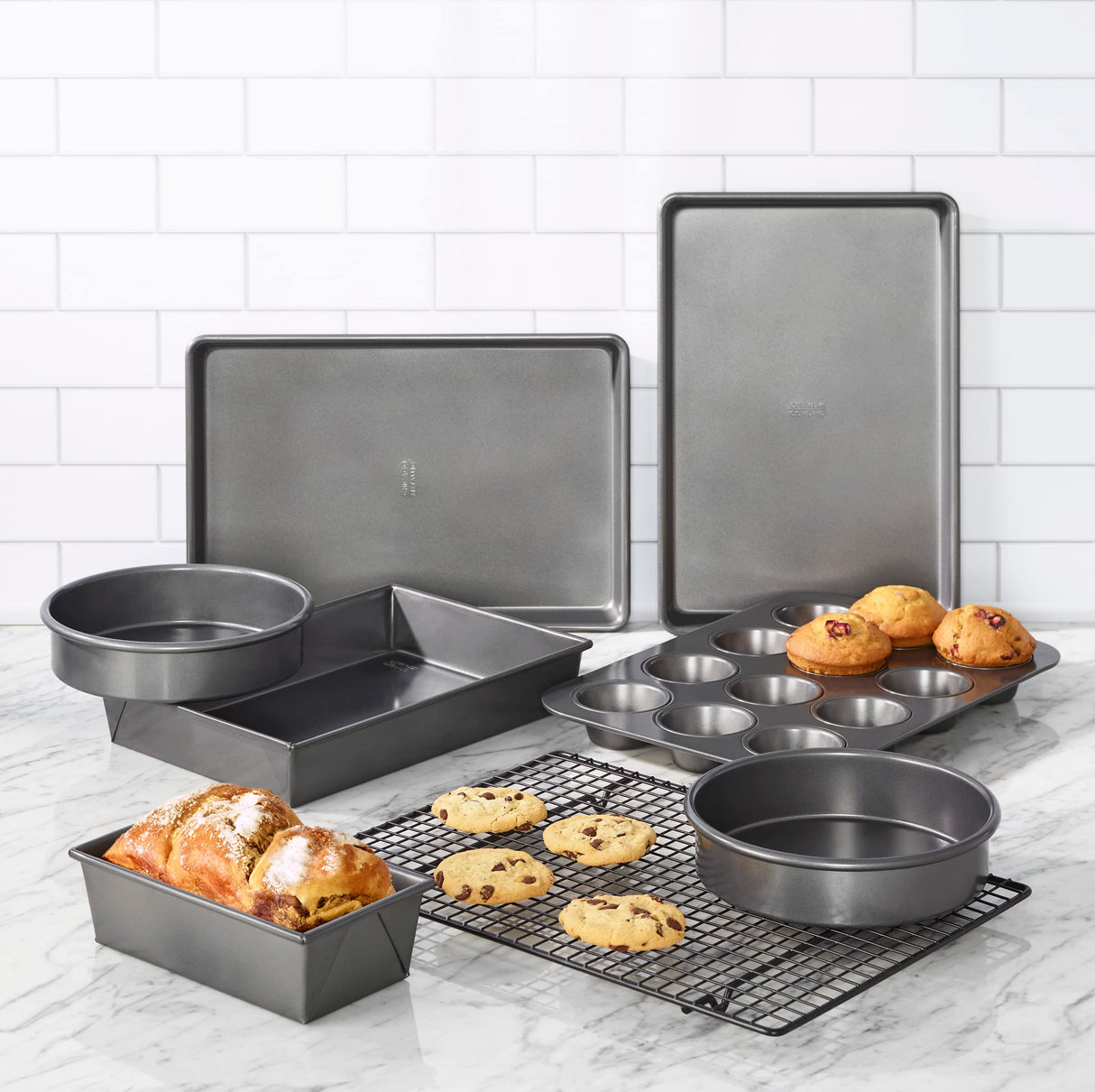 Chicago Metallic Professional Non-Stick 8-Piece Bakeware Set, Silver Chicago Metallic