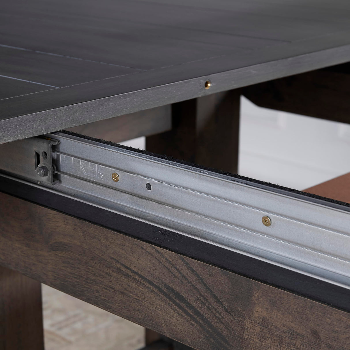 Steve Silver Furniture Napa 9pc Dining Table Set, 72"-90"-108" Dining Table w/ 2-18" Leaves, 8 Upholstered Side Dining Chairs, Farmhouse Design, Dining Room, 72" L x 42" W x 30.5" H, Brown Steve Silver