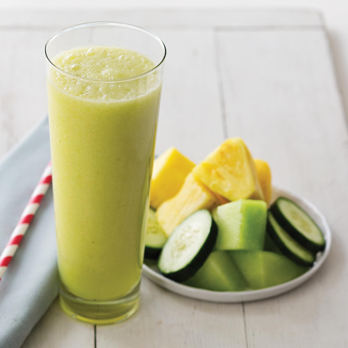 Ninja Fit Compact Personal Blender, Portable Blender for-Smoothies, Shakes, Food Prep, and Frozen Blending, 700-Watt Base, (2) 16-oz. Cups and Spout Lids, Black QB3001SS Ninja