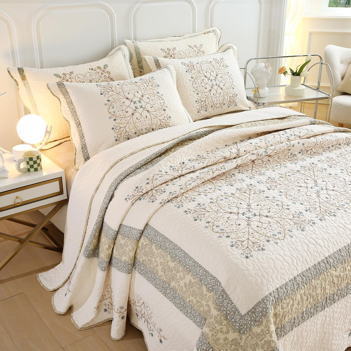 vctops Elegant Embroidered Quilt Set Farmhouse Patchwork Oversized Queen Size Reversible Bedspread Coverlet 3 Piece Cotton Quilted Bedding Set for All Season, 1 Quilt + 2 Pillow Sham (94x102 in) vctops