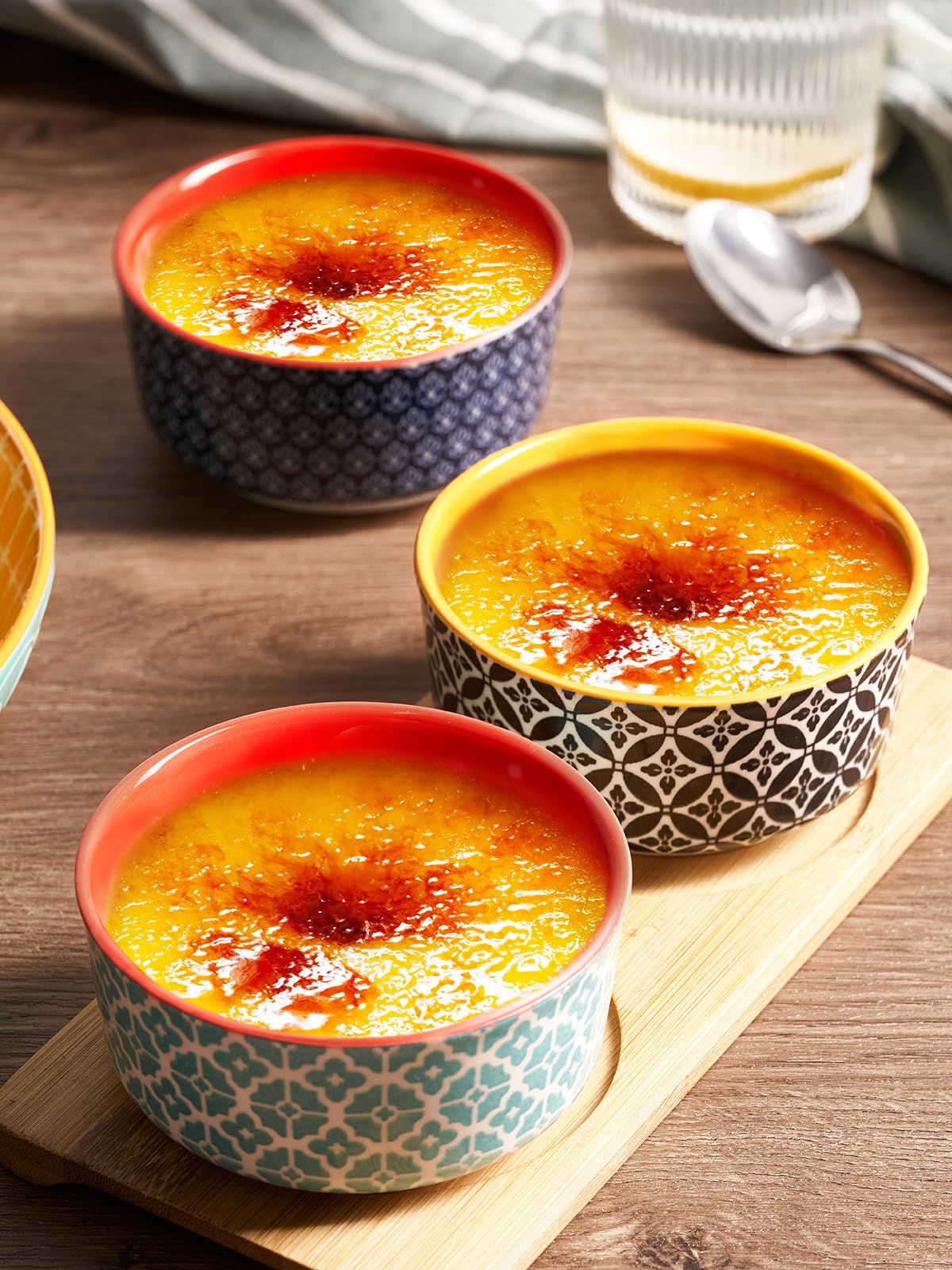 DOWAN Ramekins with Lids 4 oz Oven Safe for Creme Brulee Souffle, Ceramic Custard Cups for Baking, Mini Bowls for Pudding Dip Ice Cream, Set of 6, Vibrant Colors DOWAN