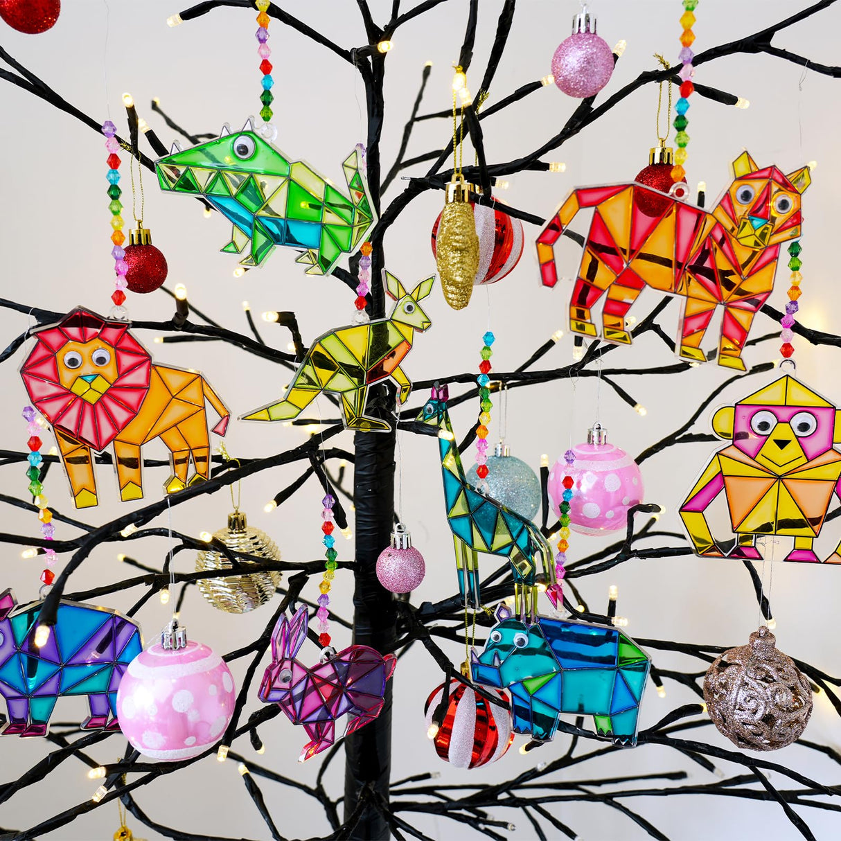 Winlyn 24 Sets Jungle Animal Suncatcher Decorations DIY Window Paint Art Craft Kits Safari Animal Sun Catchers Rainbow Painting Kit for Kids Classroom Activities Summer Camping VBS Party Art Project Winlyn