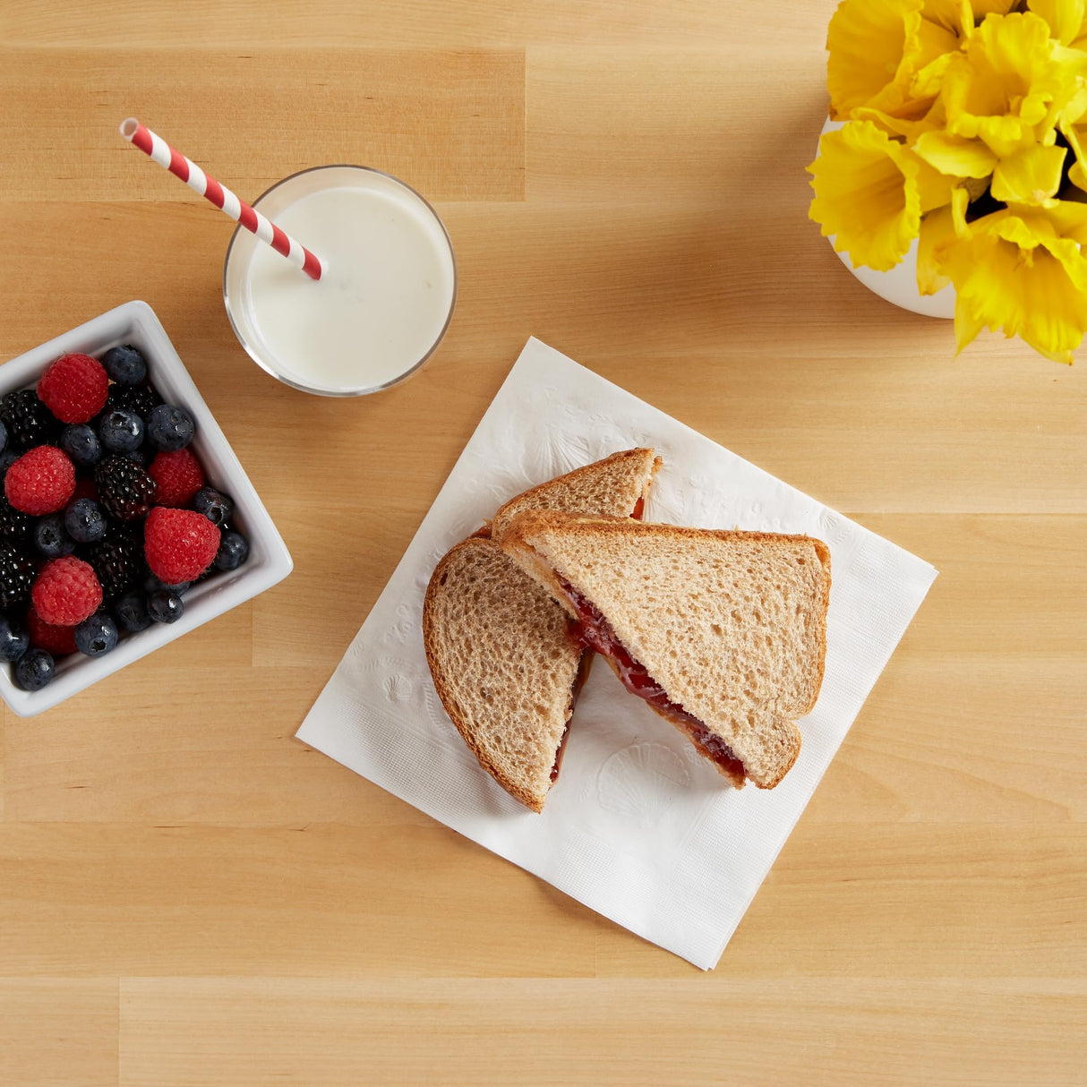 Vanity Fair Everyday Paper Napkins, 100 Count, Disposable Napkins Made Soft And Smooth For Everyday Meals Vanity Fair