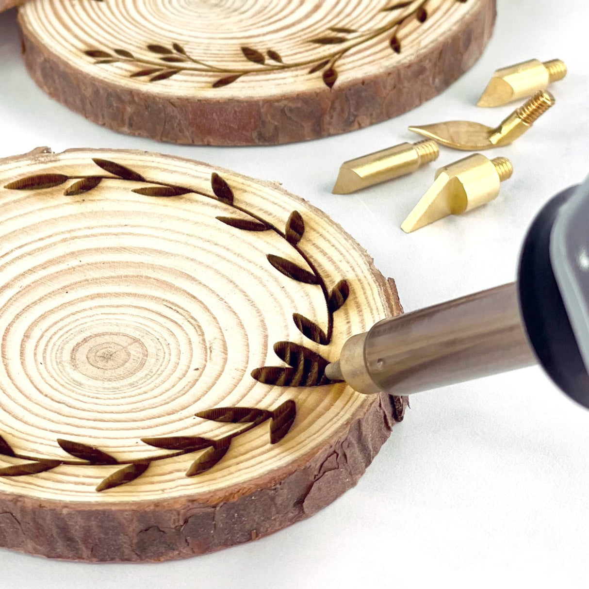 ArtSkills Wood Burning Tool, Wood Burning Kit with Pen, 14 Tool Tips & 2 Hot Knife Tips ArtSkills