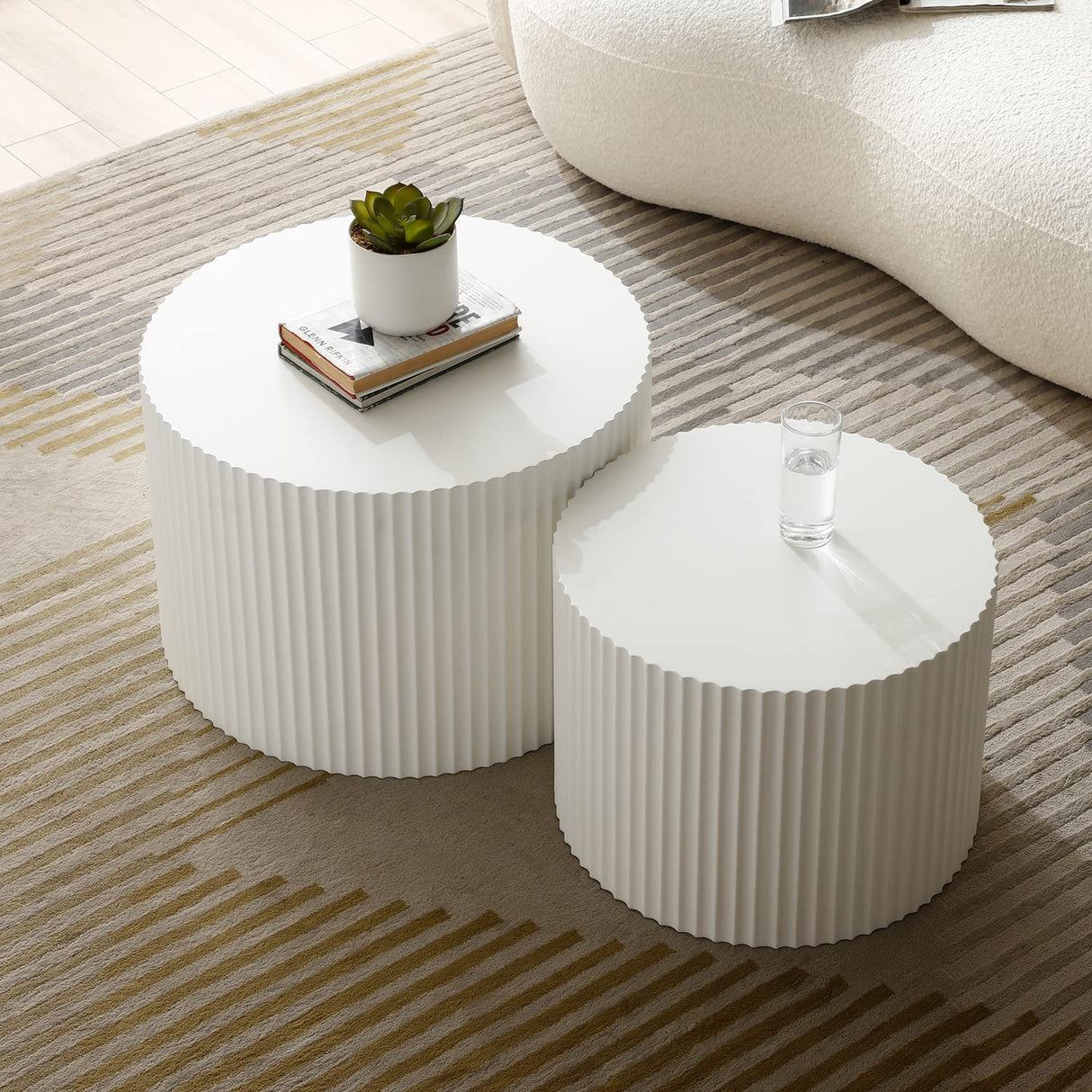 kevinplus White Round Nesting Coffee Table Set of 2 Modern Drum Side Table End Table for Living Room, Wood Circle Embossed Design Coffee Table Contemporary Living Room Table Set, Matte White kevinplus