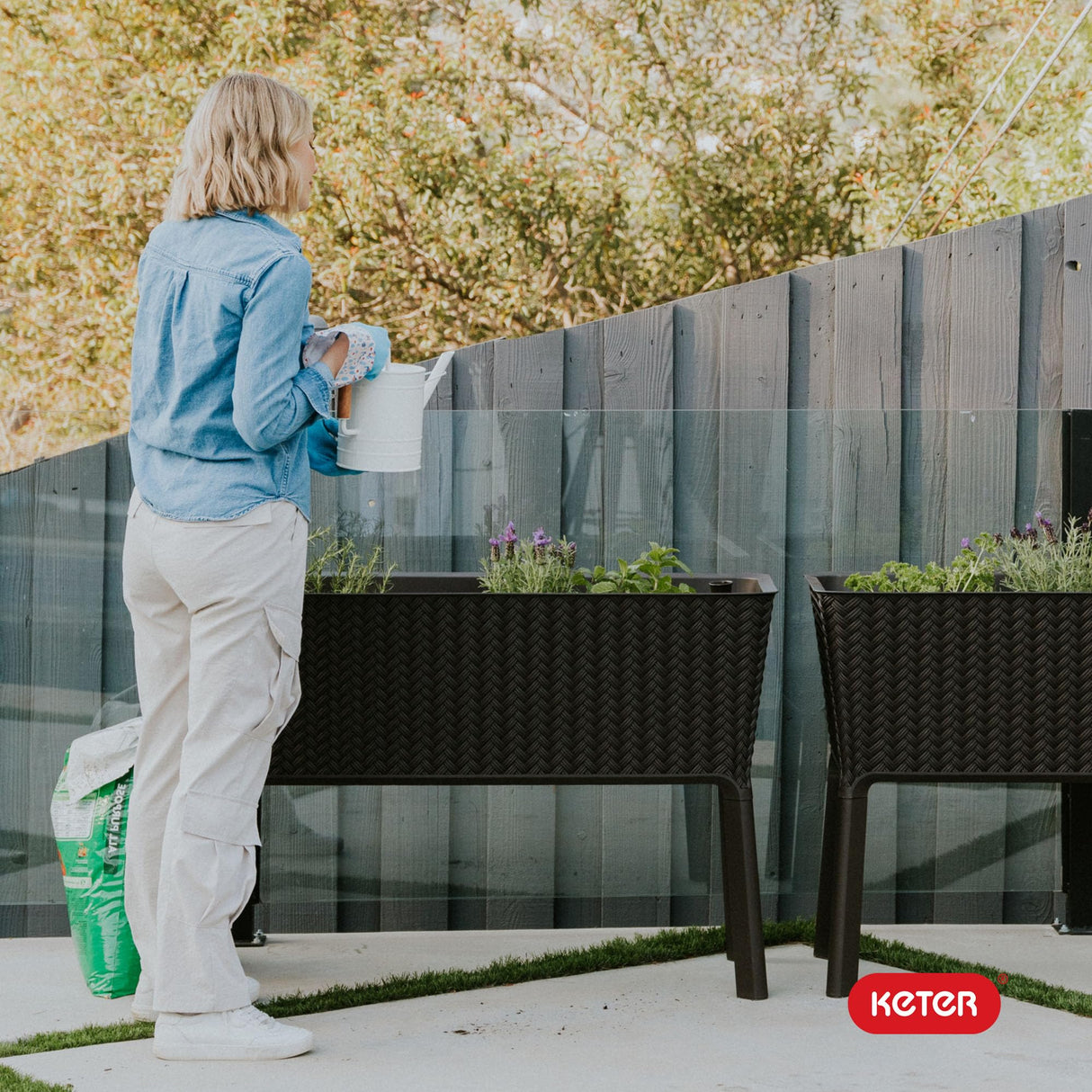 Keter Splendor 31.7 Gallon Raised Garden Bed with Self Watering Planter Box and Drainage Plug-Perfect for Growing Fresh Vegetables, Flowers and Herbs, Brown Keter