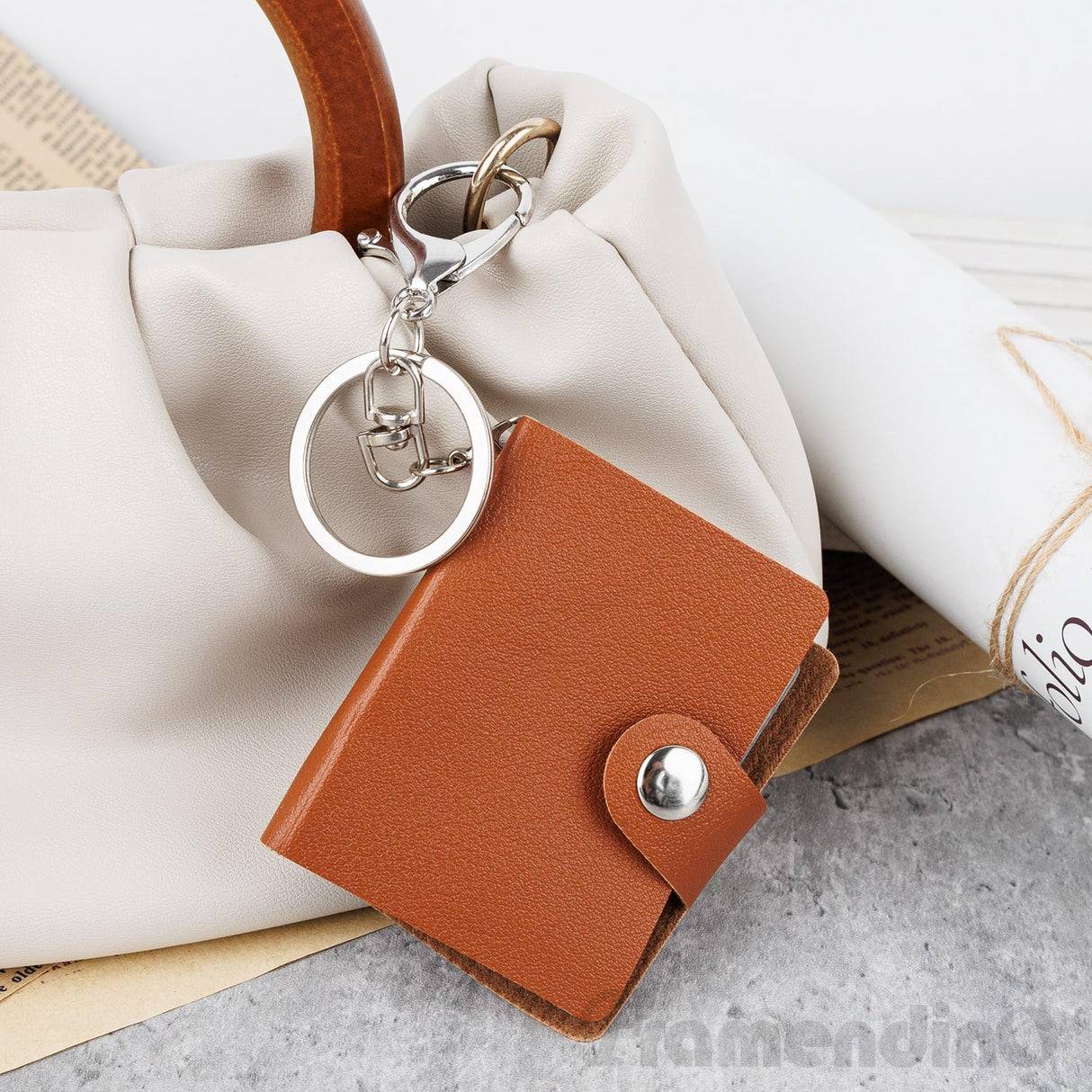 Framendino, Sublimation Mini Scrapbook Blanks Photo Album Keychain with 20 Pack Blank Photos Heat Transfer Personalized Picture Albums Key Chain for DIY Craft Framendino