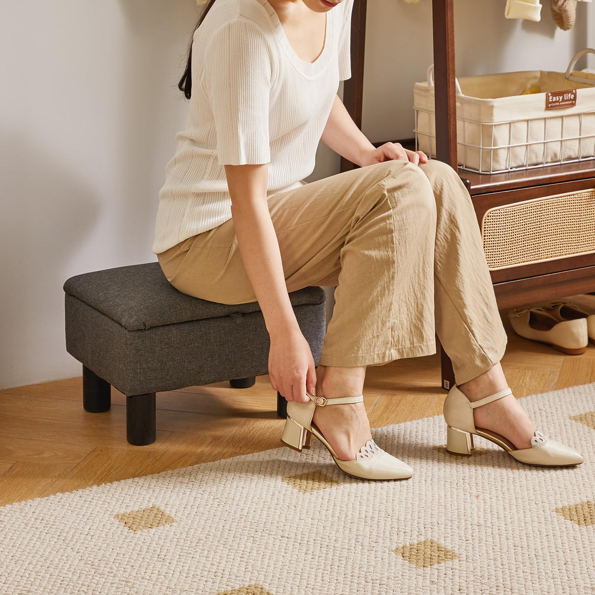 Aibiju Linen Small Ottoman Foot Rest, Foot Stools with Storage Small, Upholstered Rectangle Wood Ottoman with Safety Hinge Flip Top, Bed Stool for Bedroom Dorm Light Gray YD-JD1364 Aibiju