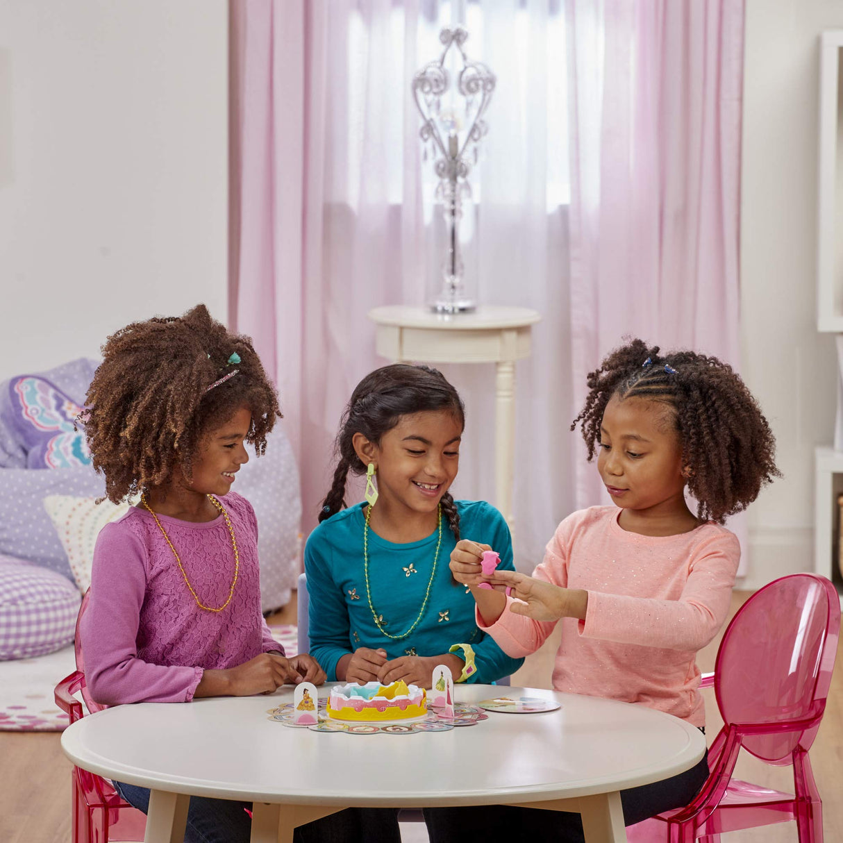Hasbro Gaming Pretty Pretty Princess: Edition Board Game Featuring Disney Princesses, Jewelry Dress-Up Game for Kids Ages 5 and Up, for 2-4 Players (Amazon Exclusive) Hasbro Gaming