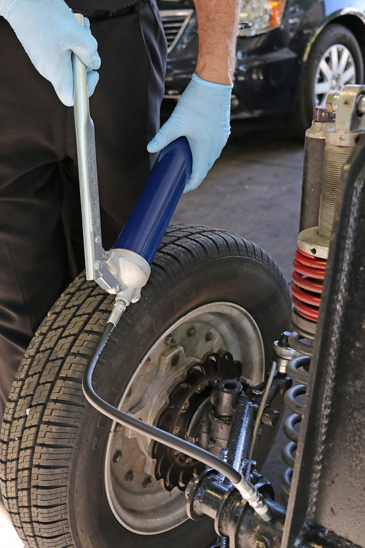 Lincoln 1147 Lever-Action Manual Grease Gun with 18-inch Whip Hose and Coupler, Heavy-Duty Follower Springs, Premium Dual Lip Follower, Jam Proof Toggle, Cast Pump Head, Precision-machined Plunger Lincoln