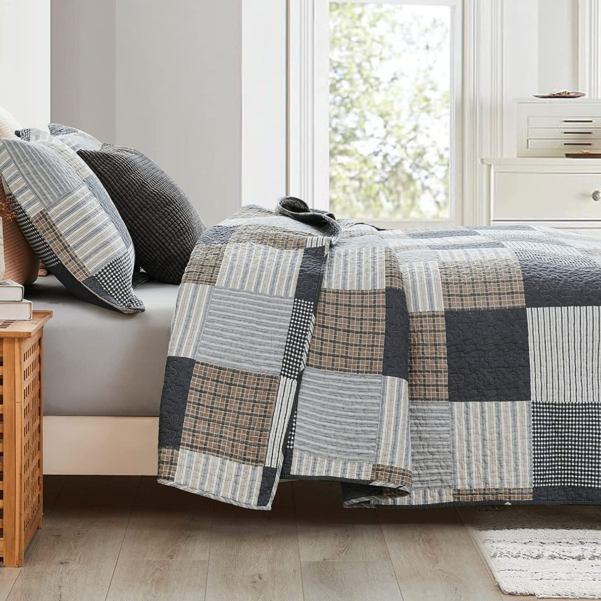 PANGUSHAN Twin Size Quilt Set, 100% Cotton Patchwork Plaid Quilt Bedding Set, Reversible Lightweight Comforter, 2 Pieces in Gray, Black, Tan, White, Cream PANGUSHAN
