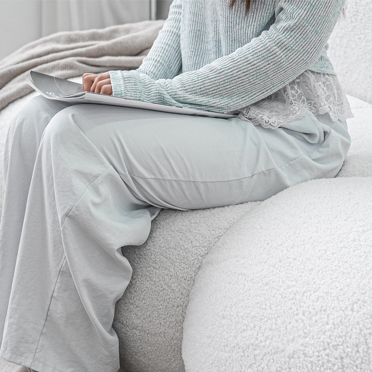 Modern Curved Sofa, 3 Seater, Soft Sherpa Upholstered Sofa, Minimalist Style Comfy Cloud Couch for Living Room Apartment, White LovingAHome