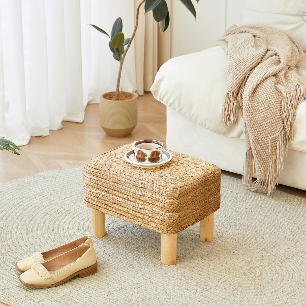 ALeesing Ottoman Foot Stool Rectangular Footrest Natural Seagrass Footstool with Wooden Legs Hand Weave Multifunctional Modern Dressing Stool, Sofa Side Table for Bedroom for Living Room (Nature) ALeesing