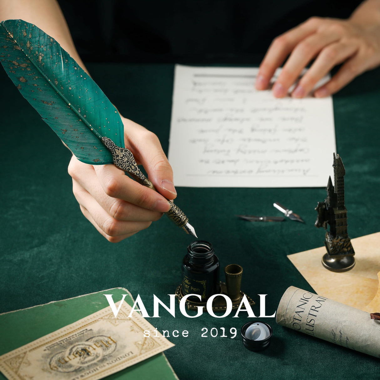 VANGOAL Vintage Green Feather Pen and Ink Set, Classic Series Goose Quill Pen with Carving Pen Stand, Calligraphy Pen Nibs, Black Dip Pen Ink, Antique Writing Gift for Writer VANGOAL