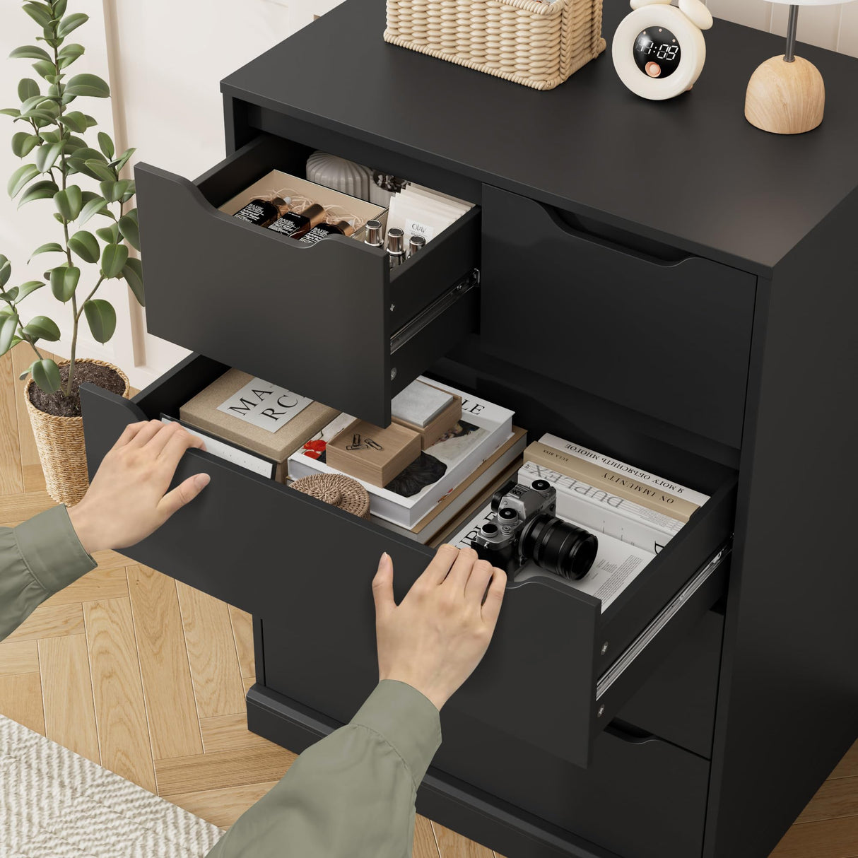 HOSTACK Modern 5 Drawer Dresser for Bedroom, Chest of Drawers with Storage, Wood Storage Chest Organizers with Cut-Out Handles, Accent Storage Cabinet for Living Room, Entryway, Hallway, Black HOSTACK