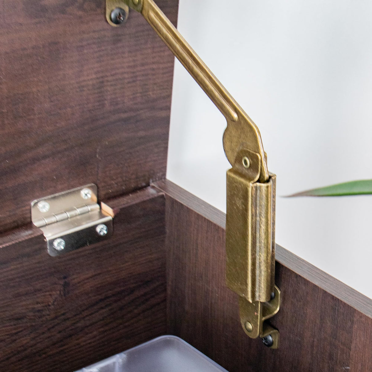 Lisicues Record Player Stand, Vinyl Record Cabinet with Power Outlet Holds Up to 200 Albums, Turntable Stand Table, Fluted Sliding Door, Living Room(Walnut) Lisicues