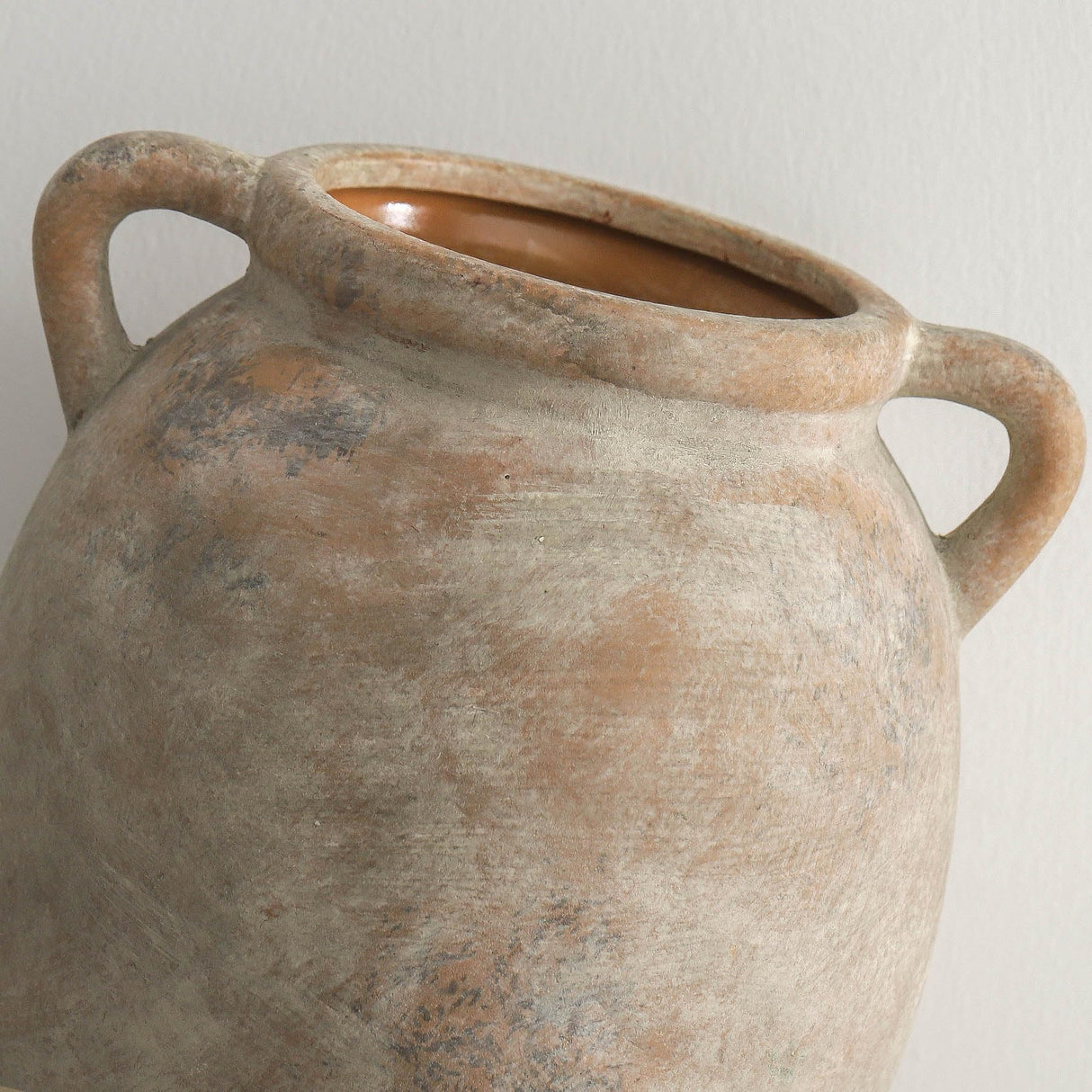 Dobbyby Ceramic Flower Vase 7.6 inch Farmhouse Rustic Vase Decorative Pottery Terracotta Vases for Home Decor Table Mantle Fireplace Living Room Bathroom Wedding Centerpiece (Whitewashed) Dobbyby