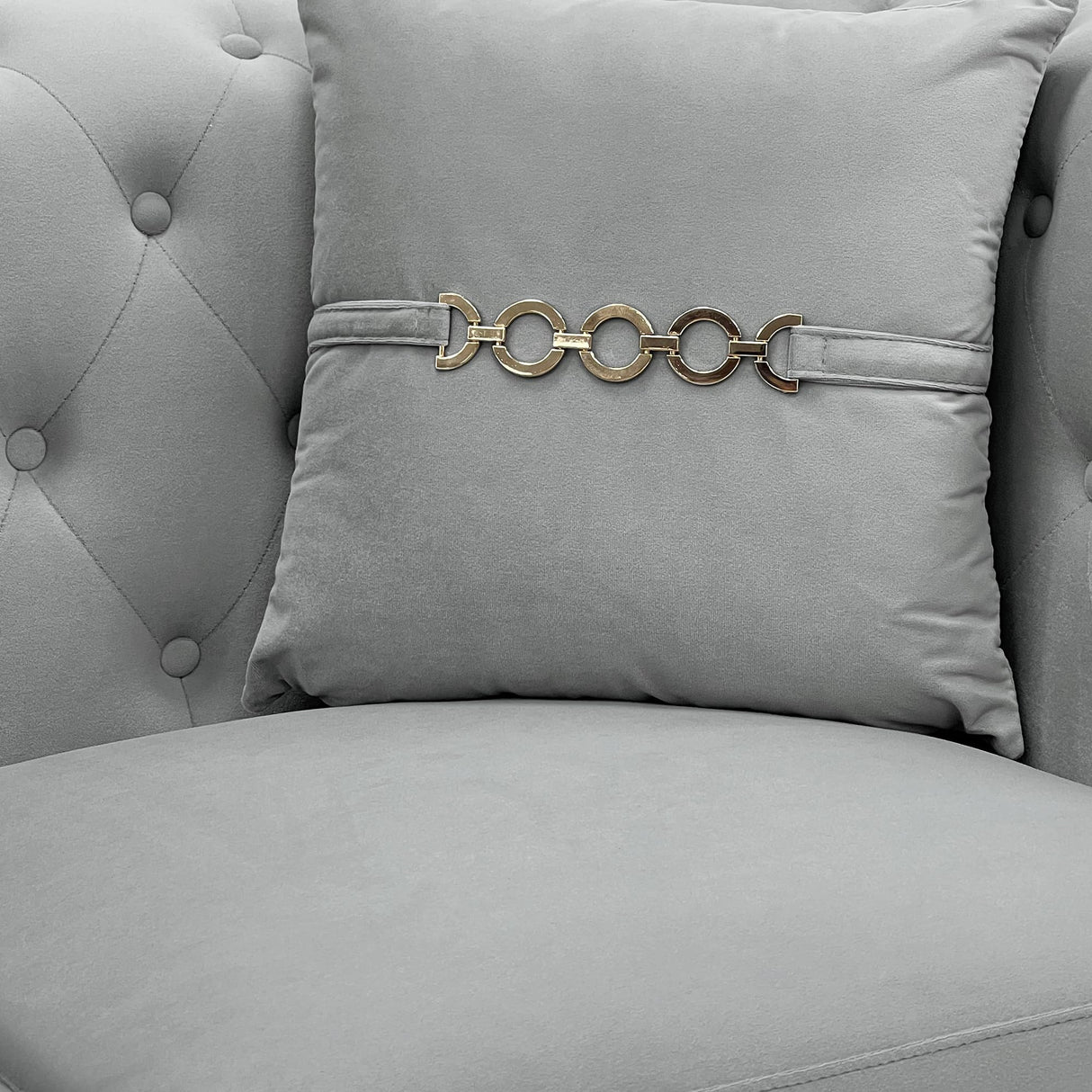 UDiaoszAM 3 Seater 82" Chesterfield Sofa, Wide and Thick Cloud Couch with Tuxedo Arm Tufted Back, Plush Velvet Fabric Sofa Comfy Couches for Living Room with Two Pillows (2, Grey) UDiaoszAM