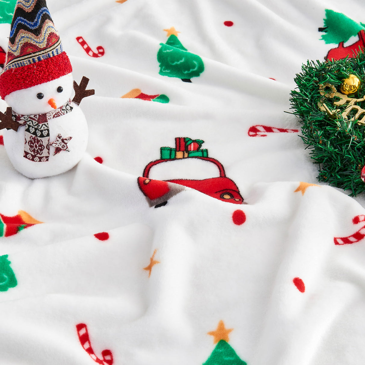 Edenleaf Christmas Blanket Soft Cozy White Throws with Holiday Themed Print, Christmas Throw Blankets for Couch Bed Decoration, Fuzzy Warm Winter 50"x60" (White) Edenleaf