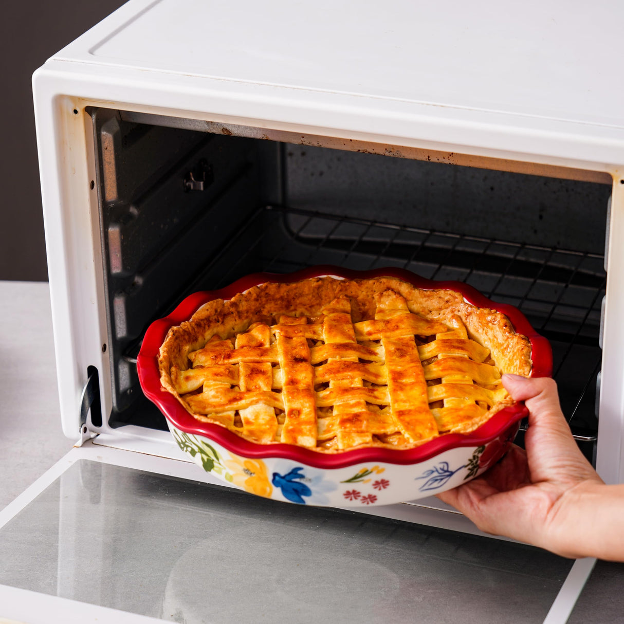 Sagoskat Pie Pan Ceramic Pie Plate, 9 inch Deep Dish Pie Pans, Nonstick Pie Pans for Baking, Red Floral Pie Dish For Kitchen Sagoskat