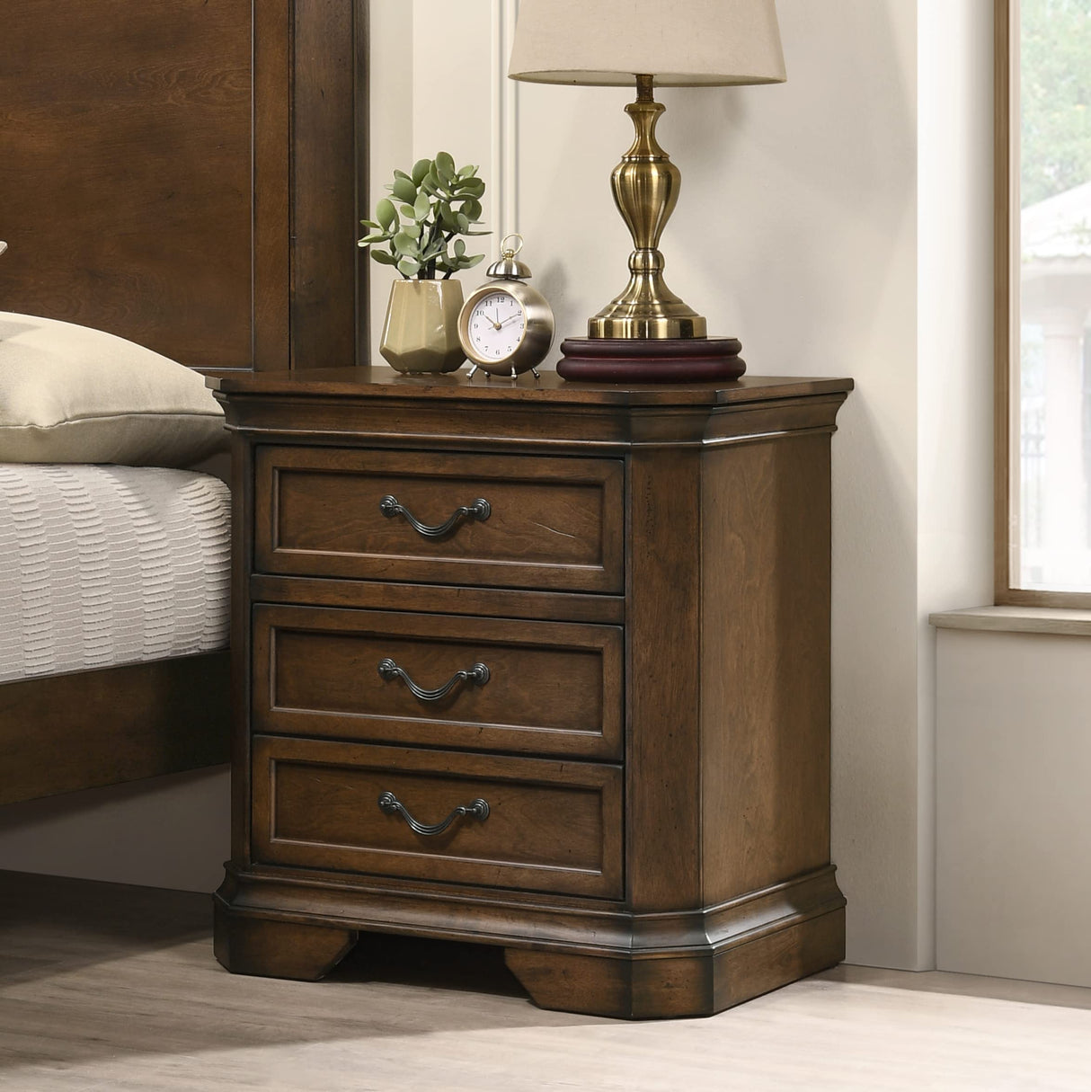 Roundhill Furniture Maderne Traditional Wood Panel Bed with Dresser, Mirror, Two Nightstands, King, Antique Walnut Roundhill Furniture