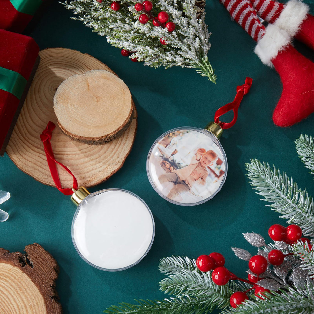 Hotop 24 Pcs Photo Ornament Ball Christmas Sublimation Blanks Photo Frame Ornaments Christmas Tree Hanging Photo Ball Decoration DIY Plastic Photo Baubles for Christmas Valentine's Day Decor Hotop