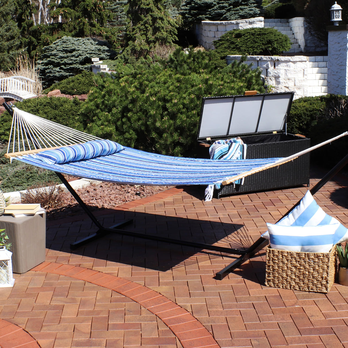 Sunnydaze Quilted Outdoor Hammock with Spreader Bars - Heavy-Duty 450-Pound Capacity Double Hammock for Outside - Catalina Beach Sunnydaze