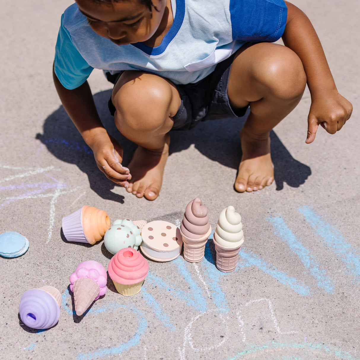 Melissa & Doug Ice Cream & Cake Chalk Set Arts And Crafts For Kids, Sidewalk Chalk For Kids Ages 3+ Melissa & Doug