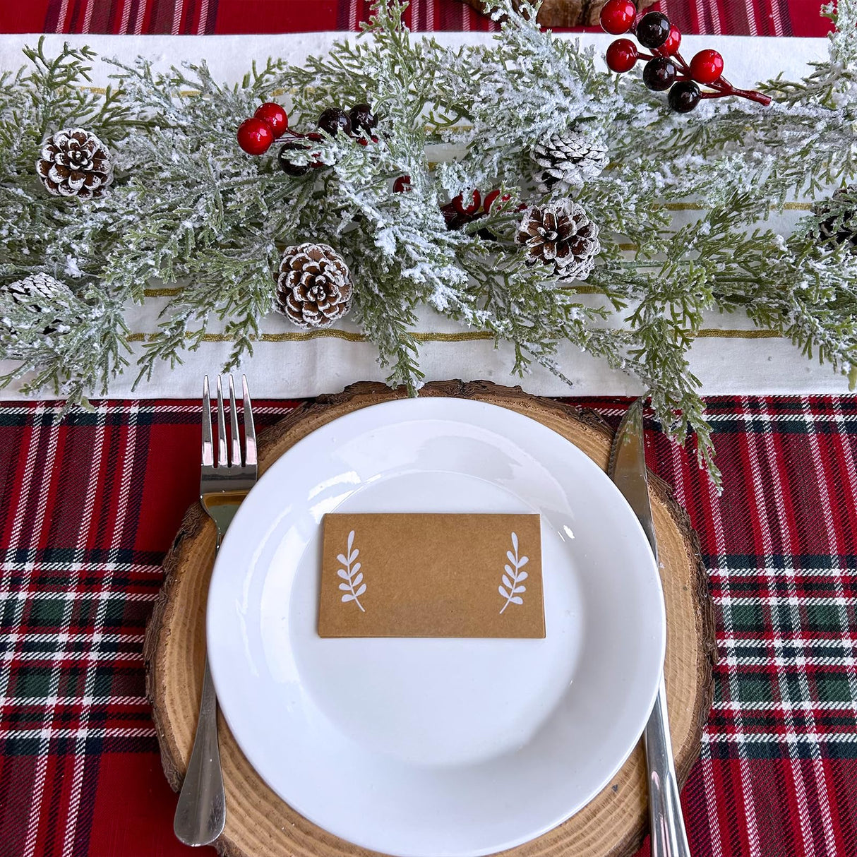 Winly 2 Pcs Artificial Snowy Cedar Garland with Pine Cones and Red Berries Christmas Greenery Garland 6 Ft Christmas Wedding Winter Holiday Party Table Runner Mantle Seasonal Centerpiece Decoration Winlyn