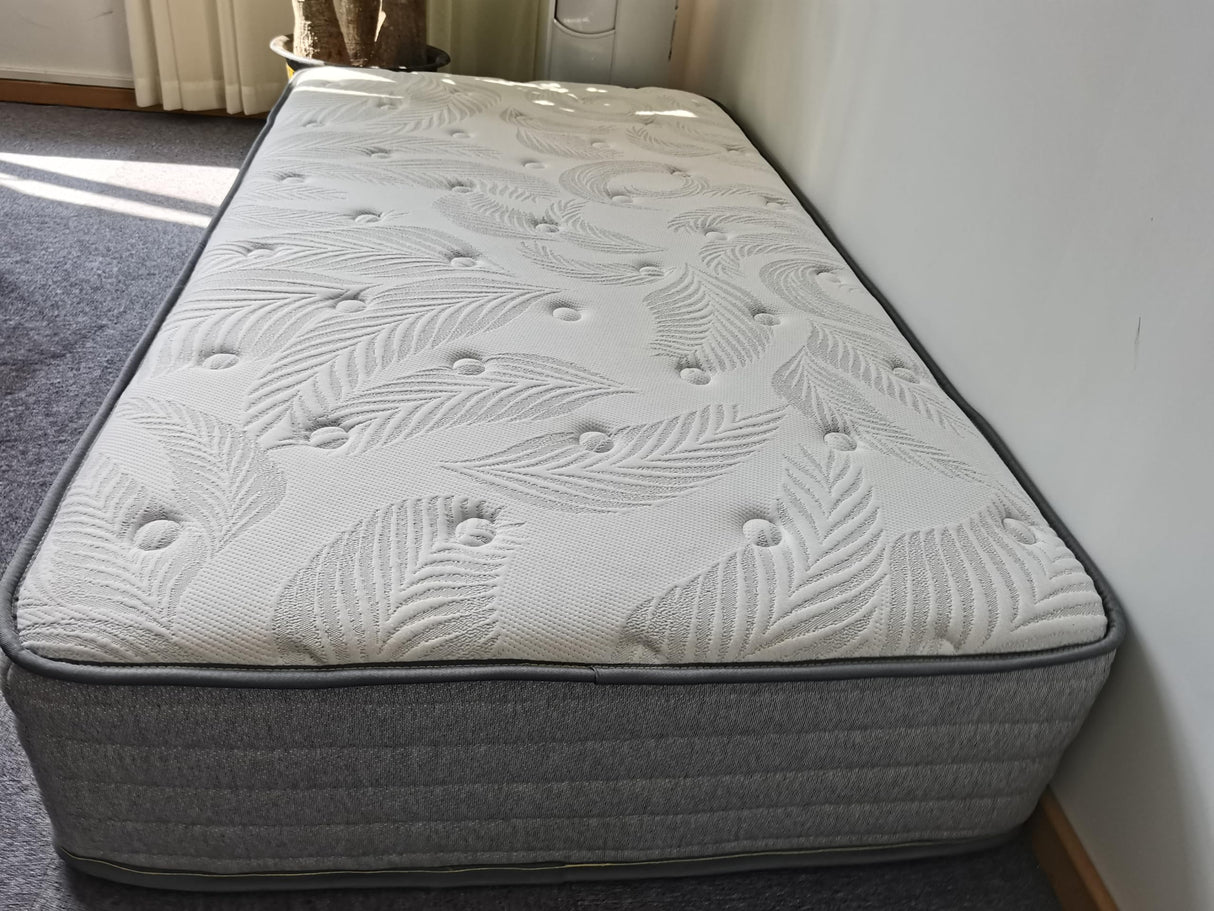 KOW 12 Inch Twin Mattress with Gel Memory Foam and Individually Pocket Innerspring Hybrid Medium Firm Twin Bed Mattress in a Box(12 in, Twin) KOW