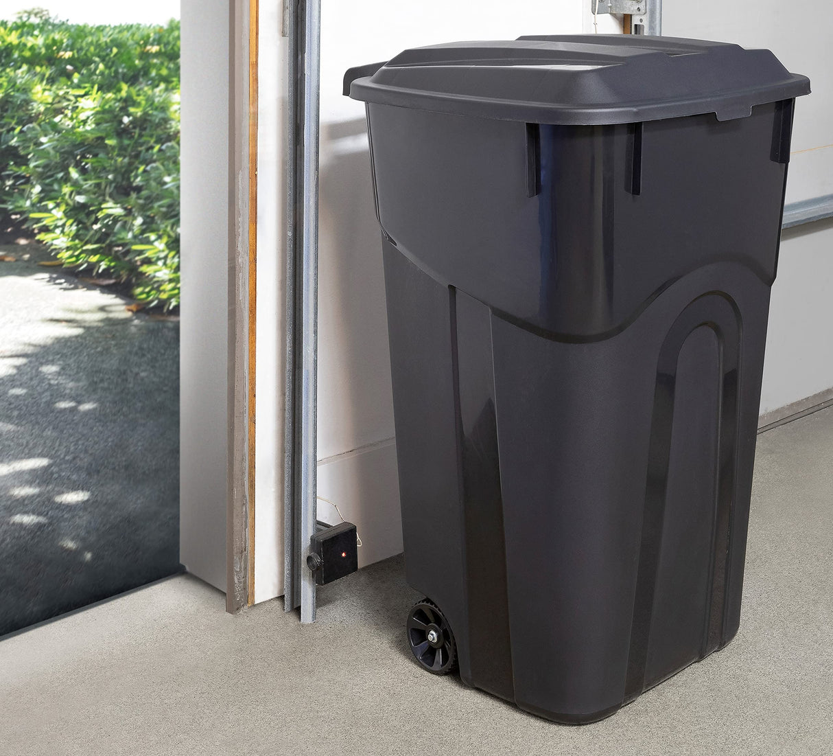 United Solutions 32 Gallon Wheeled Outdoor Garbage Can with Attached Snap Lock Lid and Heavy-Duty Handles, Black, Heavy-Duty Construction, Perfect Backyard, Deck, or Garage Trash Can, 2 Pack United Solutions