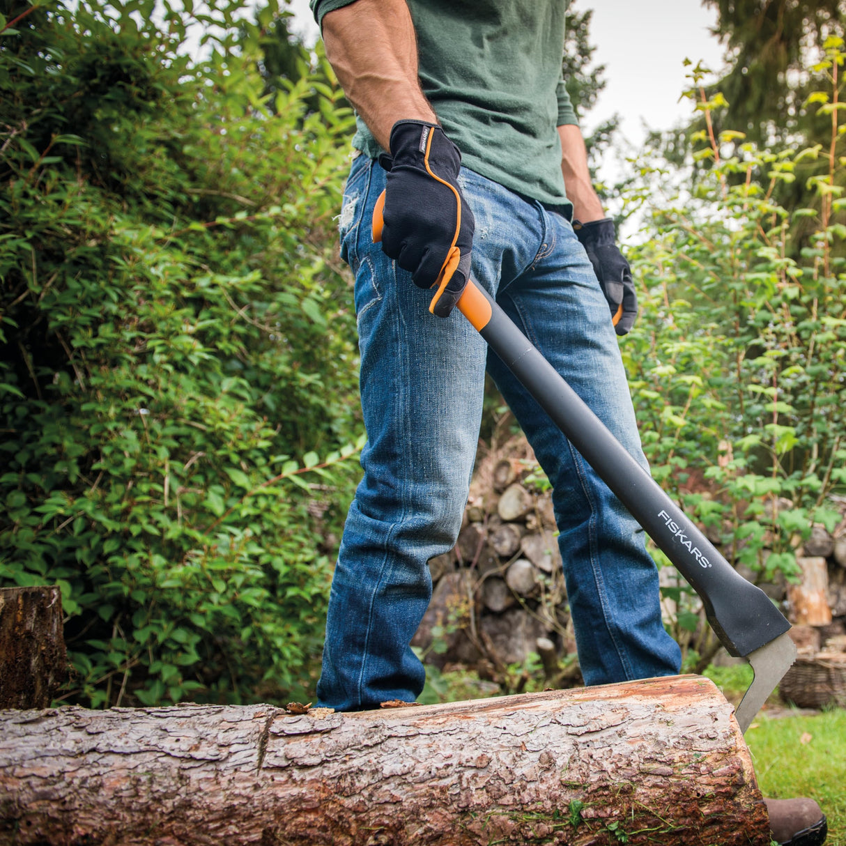Fiskars 28" Hookaroon Saves Your Back - Lift, Drag, & Load Heavy Rounds of Firewood and Split Wood - Sharp and Lightweight Pick Tool for Logs - Pickaroon Logging Tool - Forestry Tools Fiskars